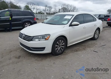 2012 Volkswagen Passat 2.5L S z USA, uszkodzony, nr VIN 1VWAH7A35CC066042